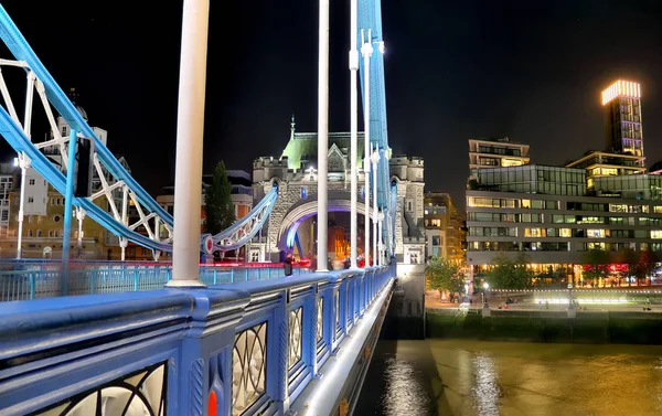 Nocne Ujęcie Słynnego Tower Bridge Londynie Pięknymi Światłami — Zdjęcie stockowe