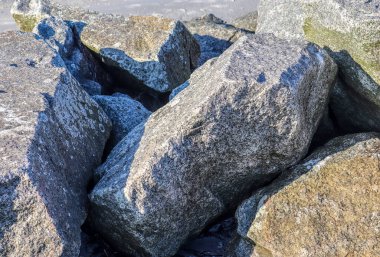 Granit taş dokusu yüksek çözünürlüklü detaylı bir yakın çekim görüntüsüyle.