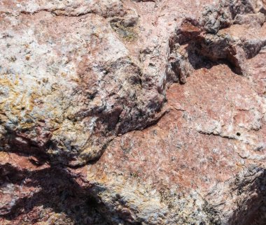 Granit taş dokusu yüksek çözünürlüklü detaylı bir yakın çekim görüntüsüyle.