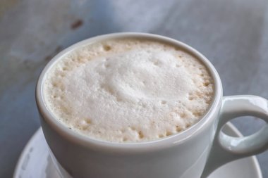 Kahve fincanındaki manzarayı kapat..