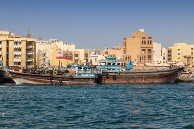 Dubai, Birleşik Arap Emirlikleri, - 12 Mart 2020: Limandaki eski Dubai şehrine bakın