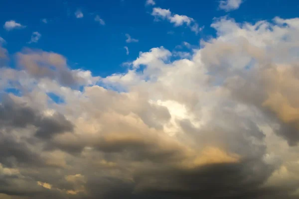 Wunderschönes Panorama Orangefarbener Und Gelber Wolken Bei Sonnenaufgang Und Sonnenuntergang — Stockfoto