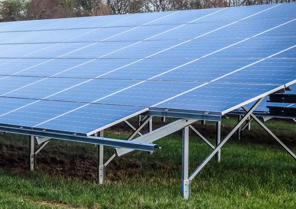 Erzeugung Sauberer Energie Mit Solarmodulen Einem Großen Park Nordeuropa — Stockfoto