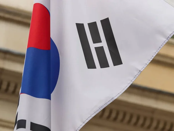 Bandera Corea Del Sur Asta Bandera Moviéndose Viento Contra Cielo —  Fotos de Stock