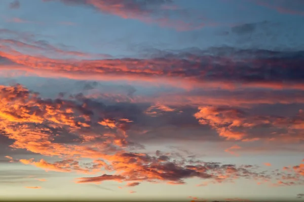 Wunderschönes Panorama Orangefarbener Und Gelber Wolken Bei Sonnenaufgang Und Sonnenuntergang — Stockfoto