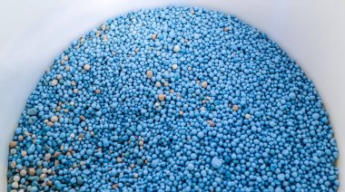 Arkaplan kullanımı için mavi kimyasal gübre dokusunu kapat