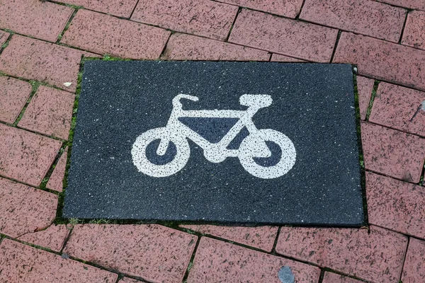 Carteles Pintados Bicicletas Sobre Asfalto Encontrados Las Calles Alemania —  Fotos de Stock