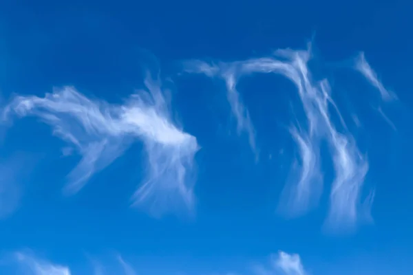 Impresionante Panorama Formación Nubes Cirros Cielo Verano Azul Profundo Visto —  Fotos de Stock