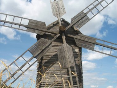 Ahşap fırıldak gökyüzü. Mısır kulakları