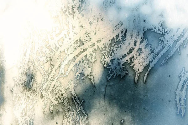 冷ややかな好き朝の冷ややかなガラスでガラスに霜霜 — ストック写真