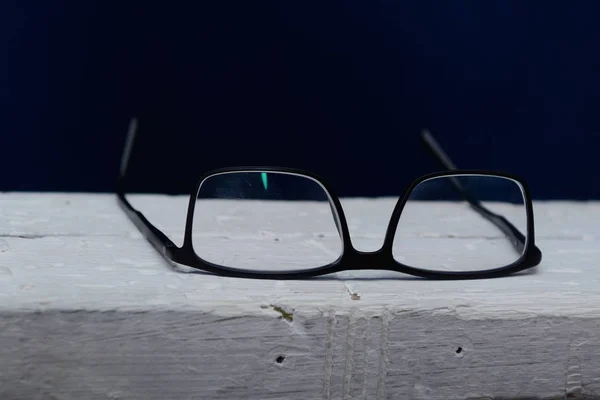 Oldtimer Brille Liegt Auf Der Bank — Stockfoto