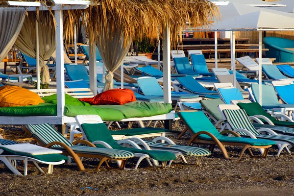 Empty Beach Sunbeds Morning Mediterranean Sea Concept Beach Vacation Sea — Stock Photo, Image