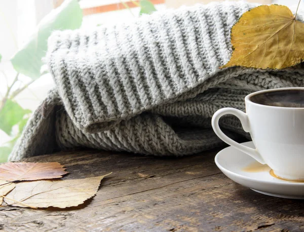 Winter Morning Vintage Board Lie Sweater Sweater Steaming Cup Coffee — Stock Photo, Image