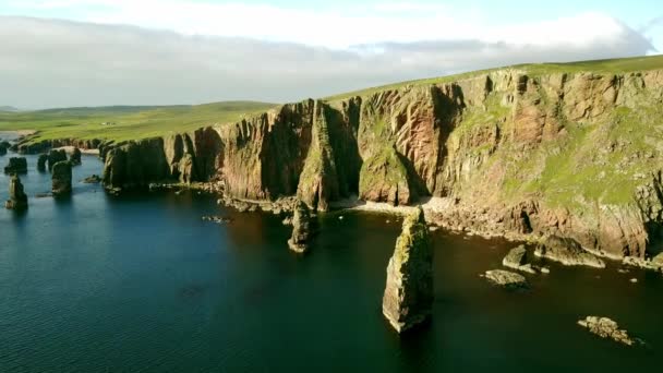 Prise Vue Aérienne Large Des Côtes Spectaculaires Des Shetland Écosse — Video