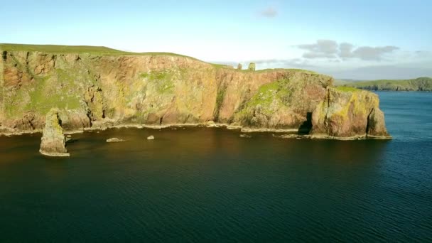 Luftaufnahme Vor Der Dramatischen Küste Von Shetland Schottland — Stockvideo