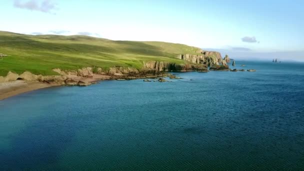 Luftaufnahme Vor Der Dramatischen Küste Von Shetland Schottland — Stockvideo