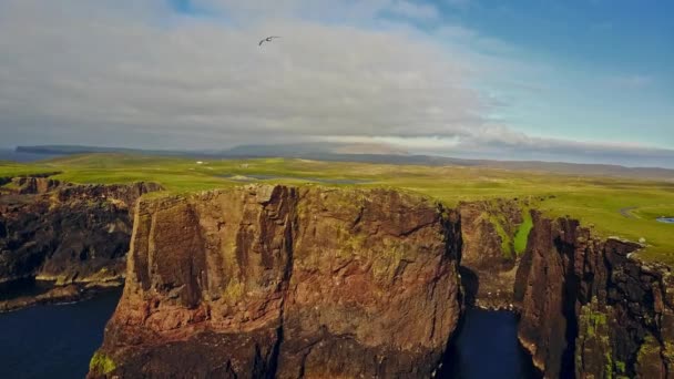 苏格兰设得兰戏剧性的海岸线上的空中射击 — 图库视频影像