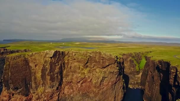 Luftaufnahme Vor Der Dramatischen Küste Von Shetland Schottland — Stockvideo