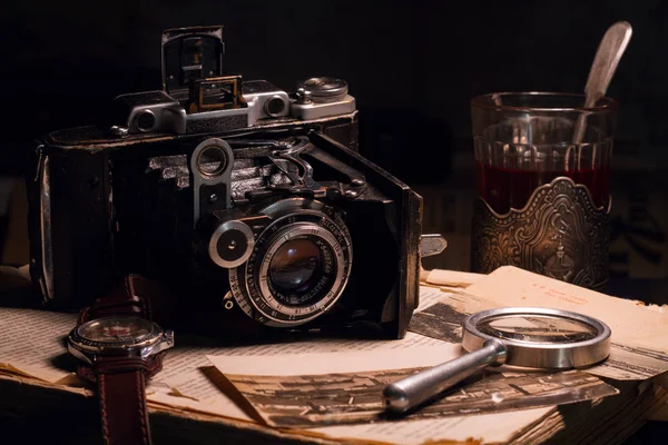 Classic Still Life Old Photo Camera Magnifying Glass Wrist Watch — Stock Photo, Image
