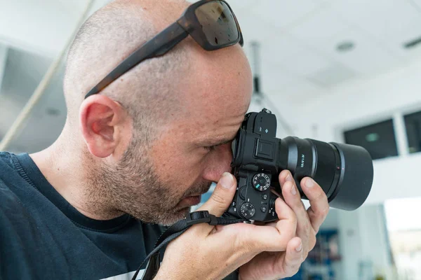 Photographer working in a fitness session