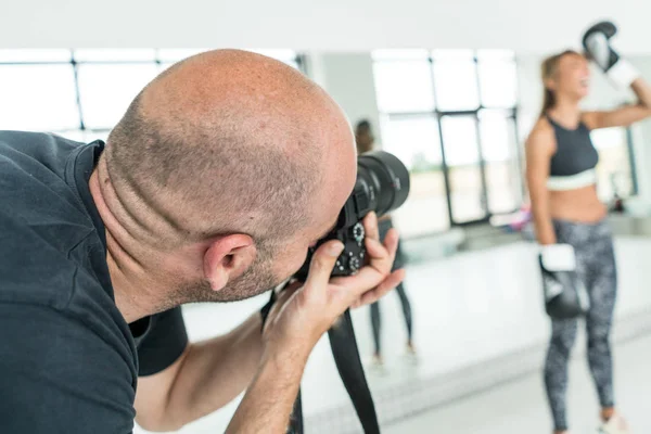 Fotógrafo Trabalhando Uma Sessão Fitness — Fotografia de Stock