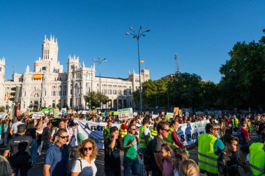 Madrid İspanya 270919 İklim için United. Gençler iklim değişikliğiyle birleşen sokaklara döküldü.