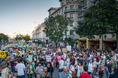 Madrid İspanya 270919 İklim için United. Gençler iklim değişikliğiyle birleşen sokaklara döküldü.