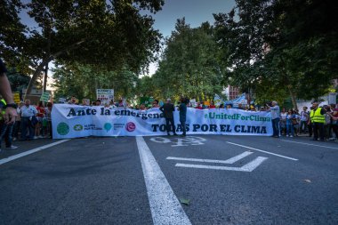 Madrid İspanya 270919 İklim için United. Gençler iklim değişikliğiyle birleşen sokaklara döküldü.