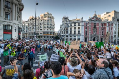 Madrid İspanya 270919 İklim için United. Gençler iklim değişikliğiyle birleşen sokaklara döküldü.