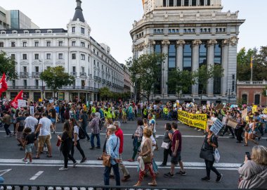 Madrid İspanya 270919 İklim için United. Gençler iklim değişikliğiyle birleşen sokaklara döküldü.