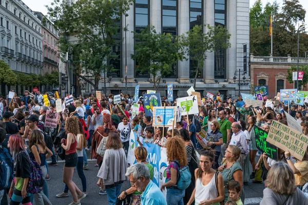 Madrid España 270919 Unidos por el clima. Jóvenes toman las calles unidos por el cambio climático . — Foto de Stock