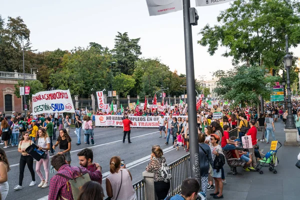 Мадрид Іспанія 270919 об'єдналися для клімату. Молоді люди займають вулиці, об'єднаних зміною клімату. — стокове фото