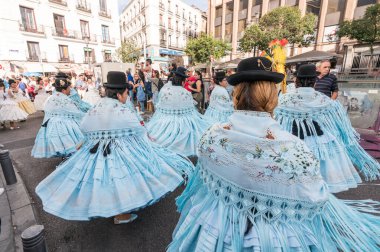 Madrid İspanya 101219, Yerli Amerikalılar Madrid 'de Kolomb Günü' nü kutluyor.
