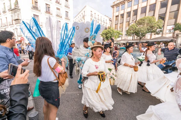 Madrid España 101219, Nativos Americanos celebrando el Día de Colón en Madrid — Foto de Stock