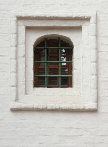 Ortodoks Kilisesi penceresinin dış görünümü