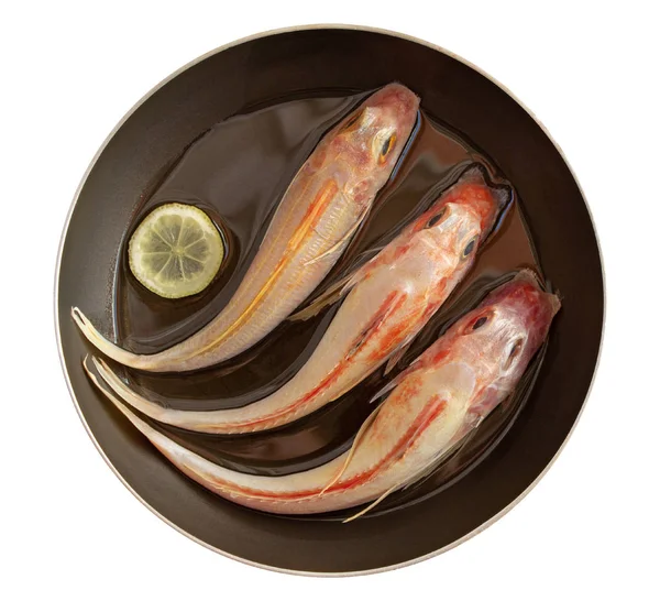 Izolowane Świeże Ryby Czyszczone Przygotowane Gotowania Cytryny Przypraw Oleju Patelni — Zdjęcie stockowe