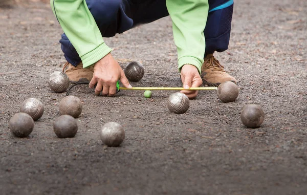 Petanque Spiel Messung Der Entfernung — Stockfoto