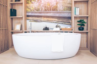 Beyaz klozet banyo duş fayans ve rahat.