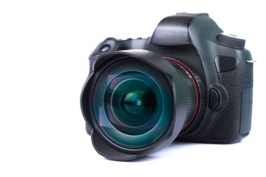 Siyah dslr kamera beyaz arkaplanda izole edildi. 