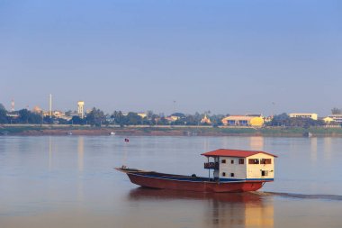 Kargo gemisi, lao mekong Nehri üzerinde