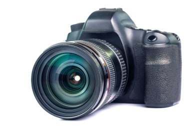 Siyah dslr kamera beyaz arkaplanda izole edildi. 