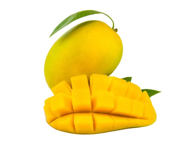 Fruta de mango con cubos de mango y rebanadas. Aislado en un bac blanco — Foto de Stock