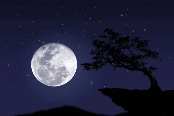 Повний місяць або супер місяця / місяць є п'ятою по величині природного — стокове фото