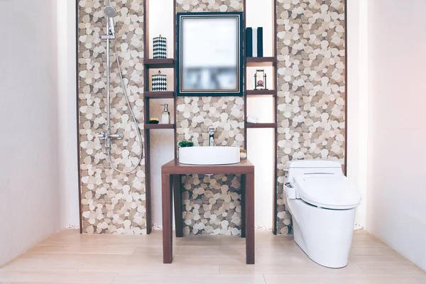 Kilátás egy tágas és elegáns fürdőszoba. — Stock Fotó