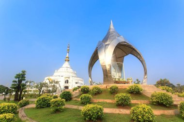 Phra Maha Chedi Sri Saeng Thamvisit kutsal. Wang Nam Khiao distr