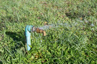 Eski musluklar hasar görmüş ve kırılmış.. 