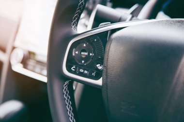 Hızlı için çok fonksiyonlu modern siyah direksiyon simidi