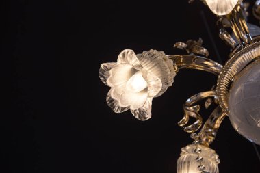 Güzel bir kristal avize Yakın Çekim Güzel avize.