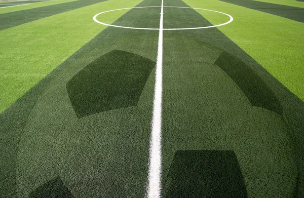 从上方看 绿色足球场上的白色条纹 足球运动 足球场 足球场 团体运动纹理的美丽花纹 — 图库照片