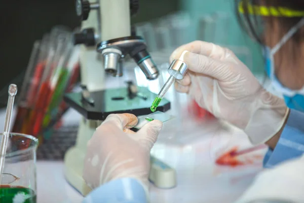 Hälso Och Sjukvård Forskare Som Arbetar Life Science Laboratorium Och — Stockfoto